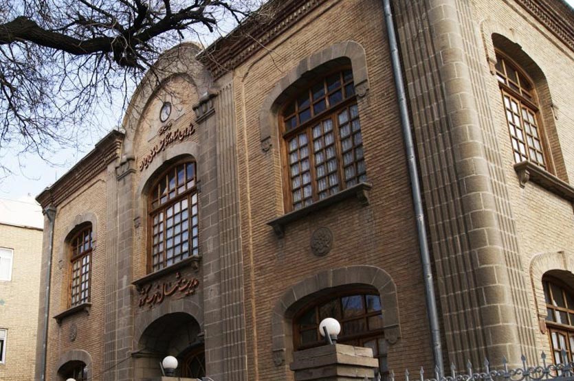 مستندنگاری الگوها و اصول کالبدی نمای ساختمان‌های مسکونیِ منتخب کلانشهر تبریز (با تأکید بر دوره پس از انقلاب اسلامی)